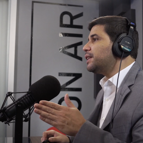 Empresario tecnológico advierte sobre peligros de la autoexplotación en la Era Digital
